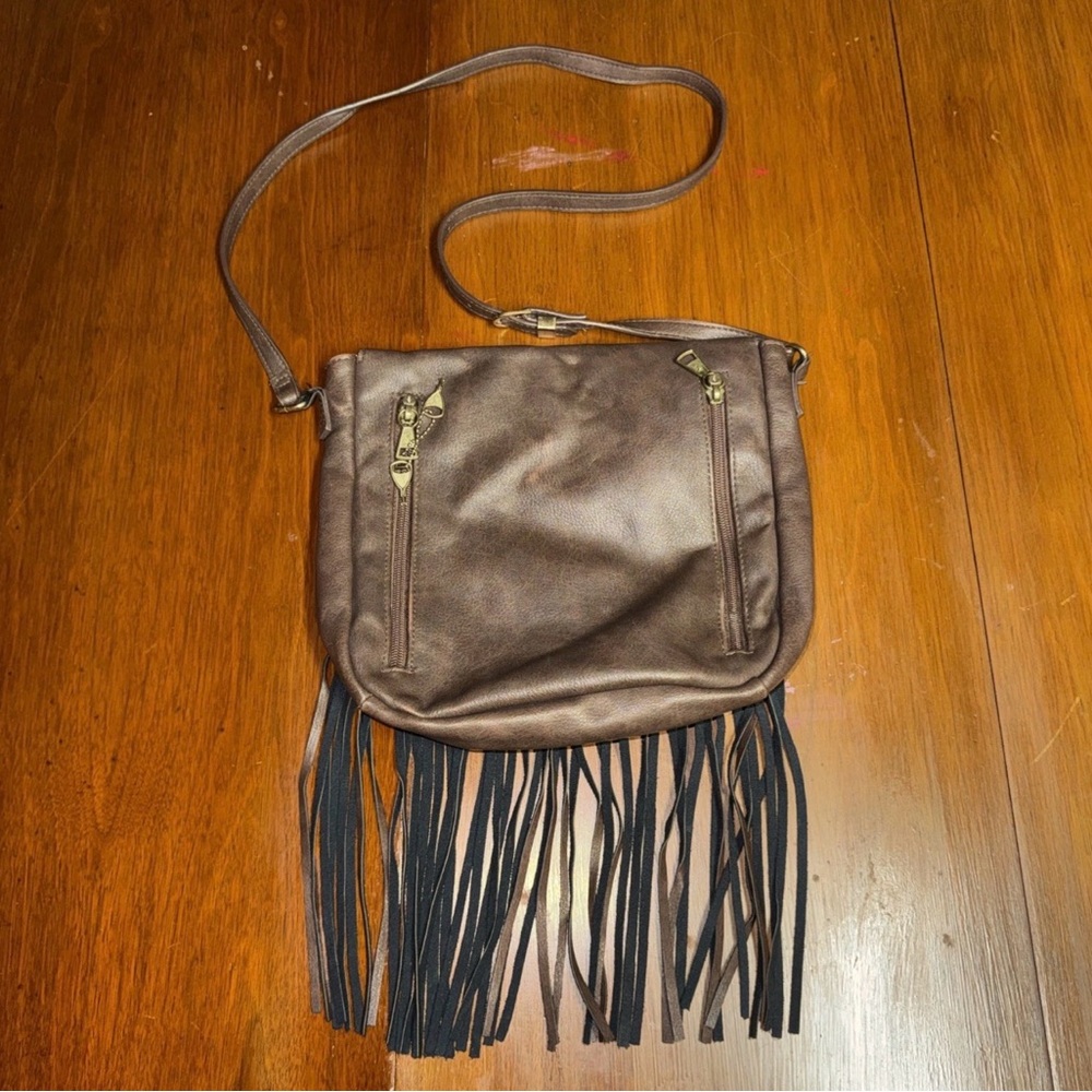 Browning Conceal And‎ Carry Crossbody Brown Leather Fringe Lock/Keys Flaw